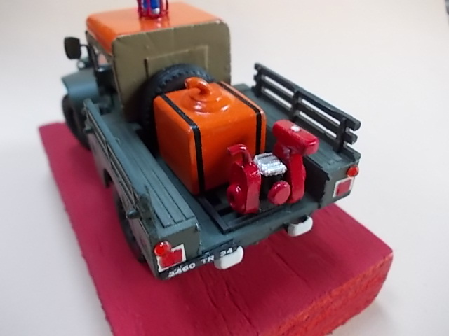 MAQ DODGE 4X4 Kaki c.JPG