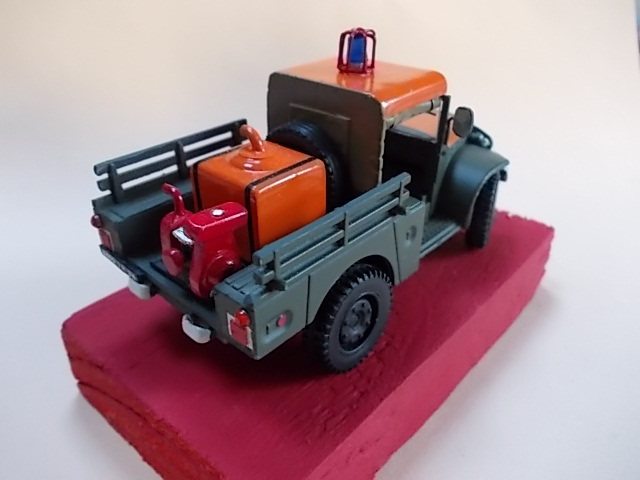 MAQ DODGE 4X4 Kaki d.JPG