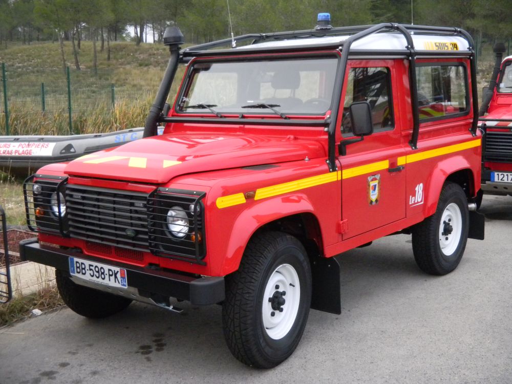 VLTT Land Rover Defender 90 HTE BB-598-PK 34 2010 av.jpg