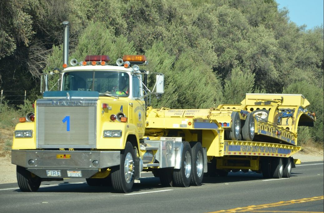 DT1 Mack Ventura county Dozer (2).jpg
