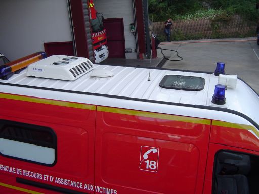 AVW 937 VSAV Renault Master 2 ph2 Lodève (1).JPG
