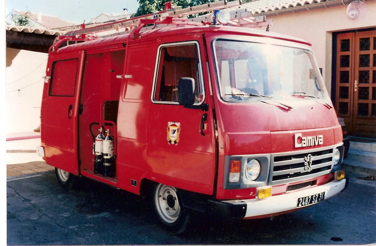 SZ 2487 Peugeot J9 VTU Le Pouget.jpg