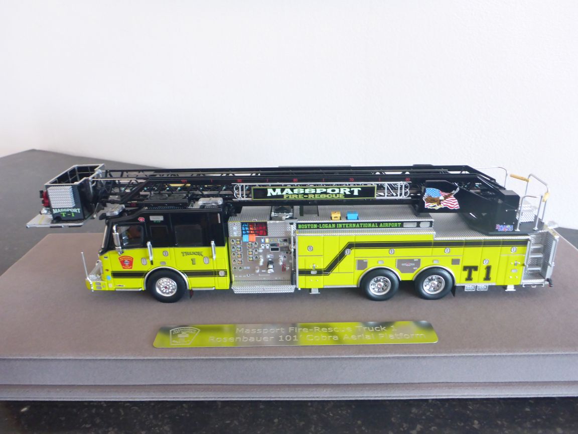 Rosenbauer Commander 101' Cobra Boston Massport  T1.JPG