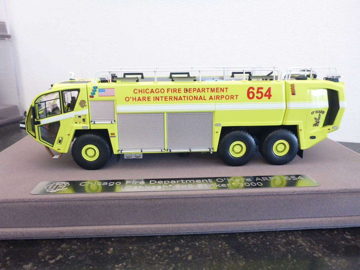 Oshkosh Striker II 3000 CFD O'Hare.JPG
