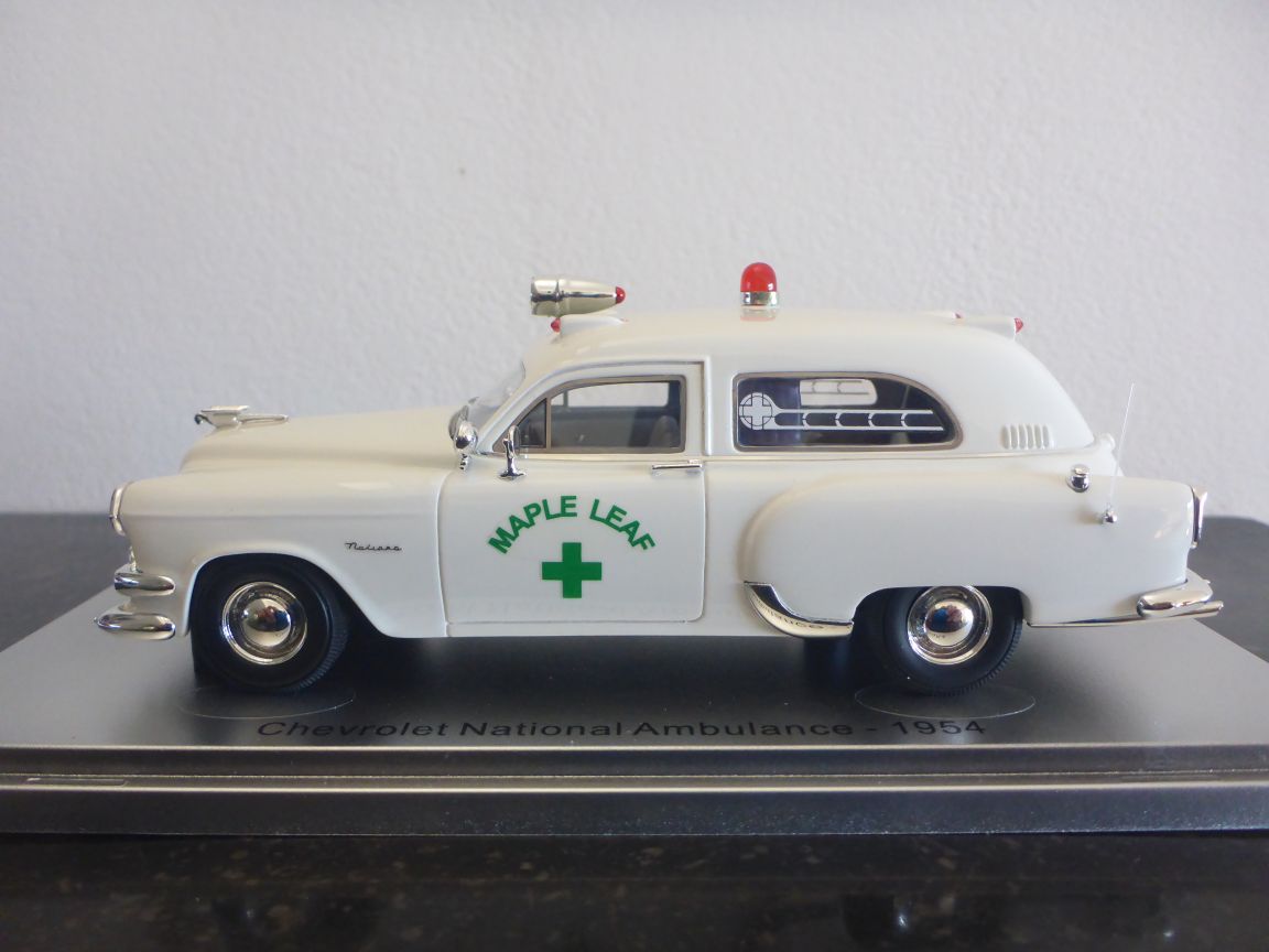 Kess 43027020 Chevrolet National Ambulance Mapple Leaf 1954.JPG