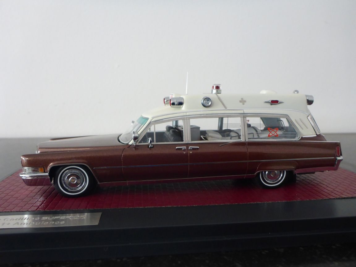 Matrix 20301-193 Cadillac Superior 51+ - 1970 Marron.JPG