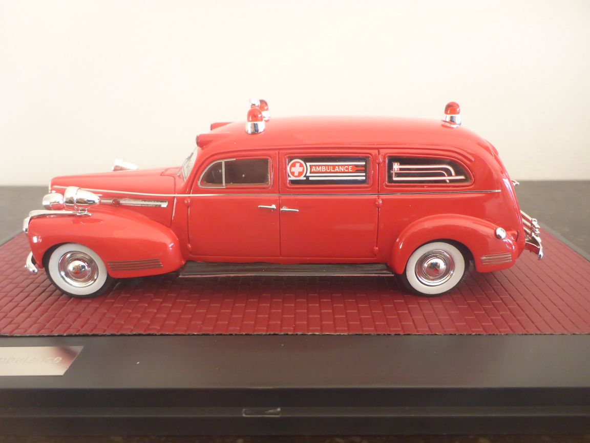 Matrix 41601-052 Packard Ambulance.JPG