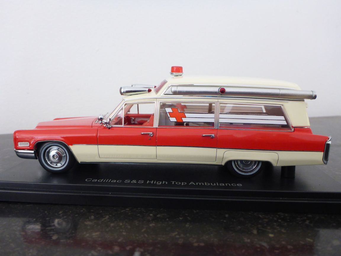 Neo 156314 Cadillac S&S Ambulance.JPG