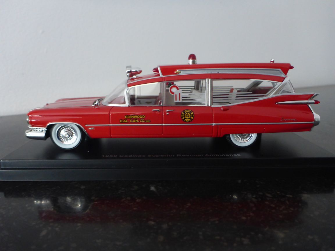 Neo 45262 Cadillac Superior Rescue Ambulance 1959 Glenwood.JPG
