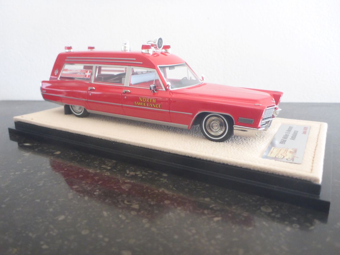 Stamp Models 68802 Cadillac Miller Meteor Ambulance 1968.JPG