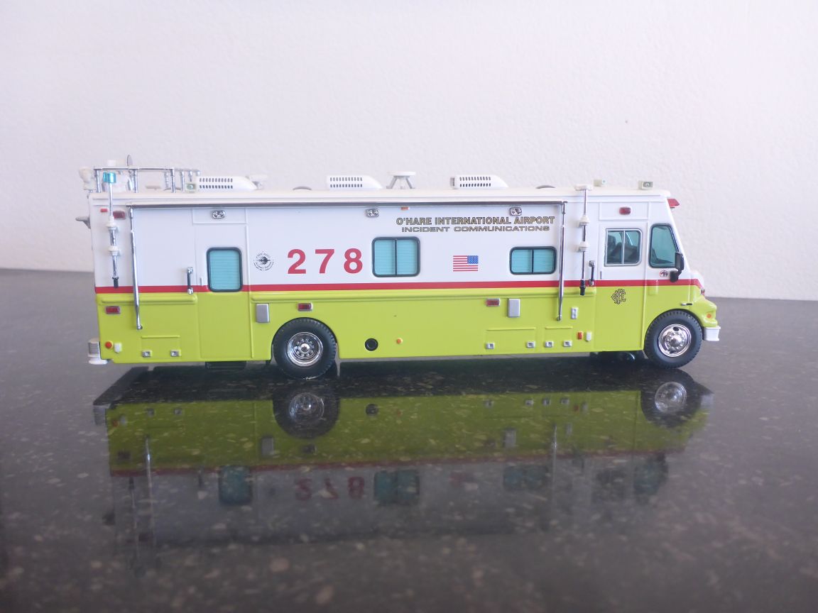 12532 LDV Command Vehicle Chicago O'hare.JPG