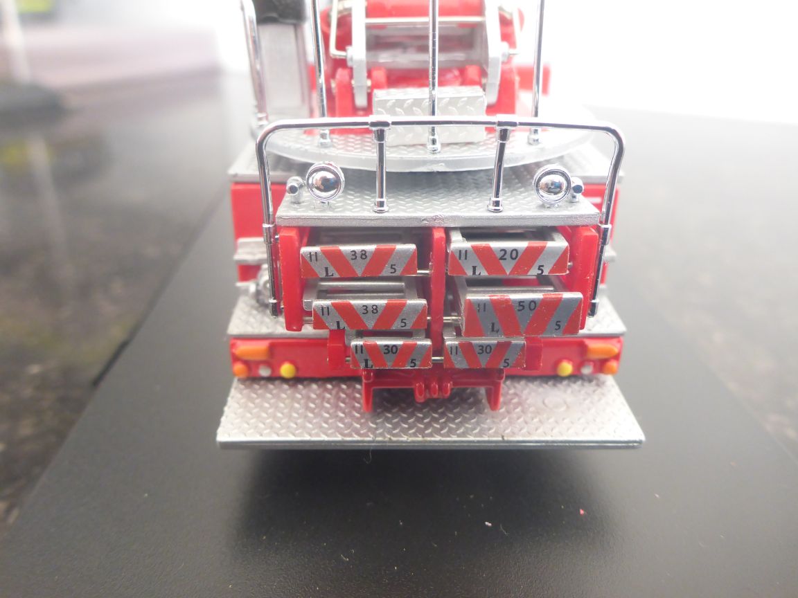 12816 Mack CF Rear Mount Ladder 15 ar.JPG