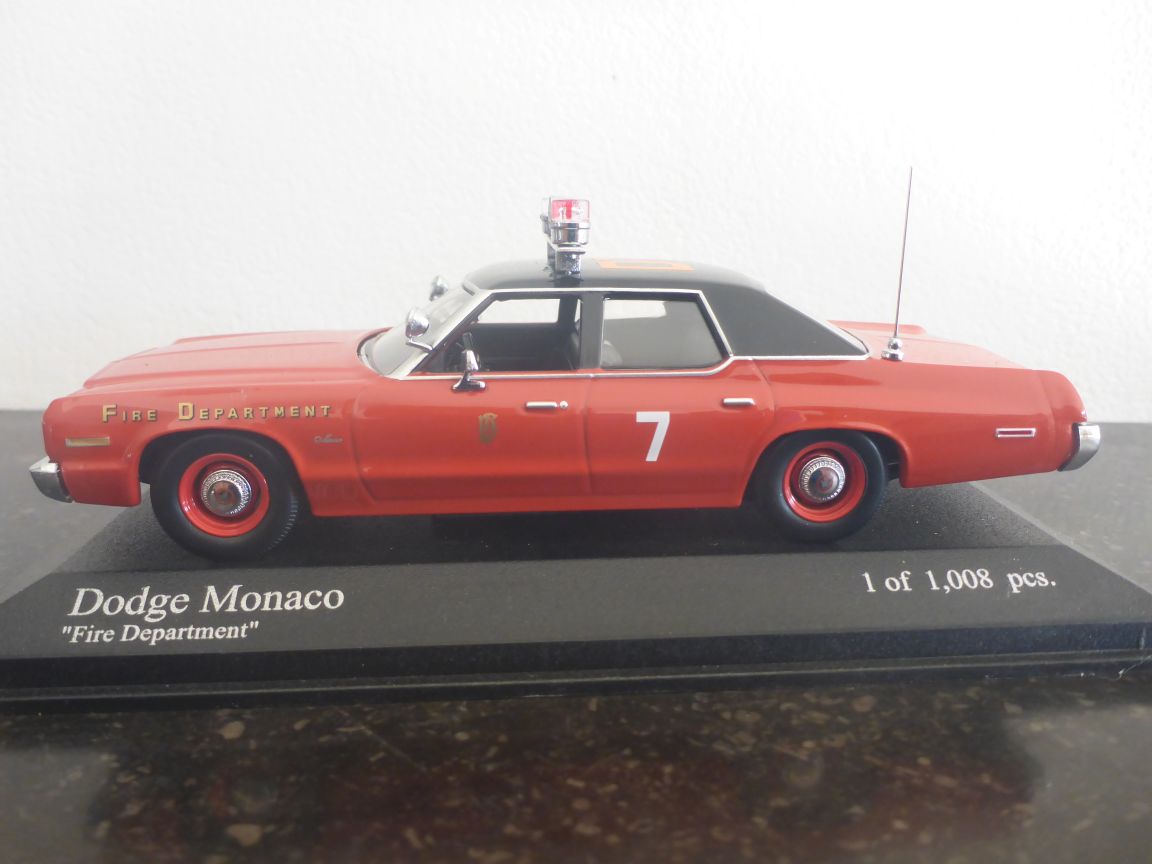 Minichamps 400.144.790 Dodge Monaco Sedan.JPG