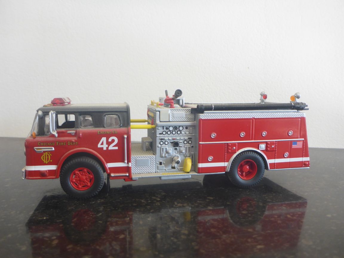 Athearn 90888 Ford C Pumper CFD E42.JPG